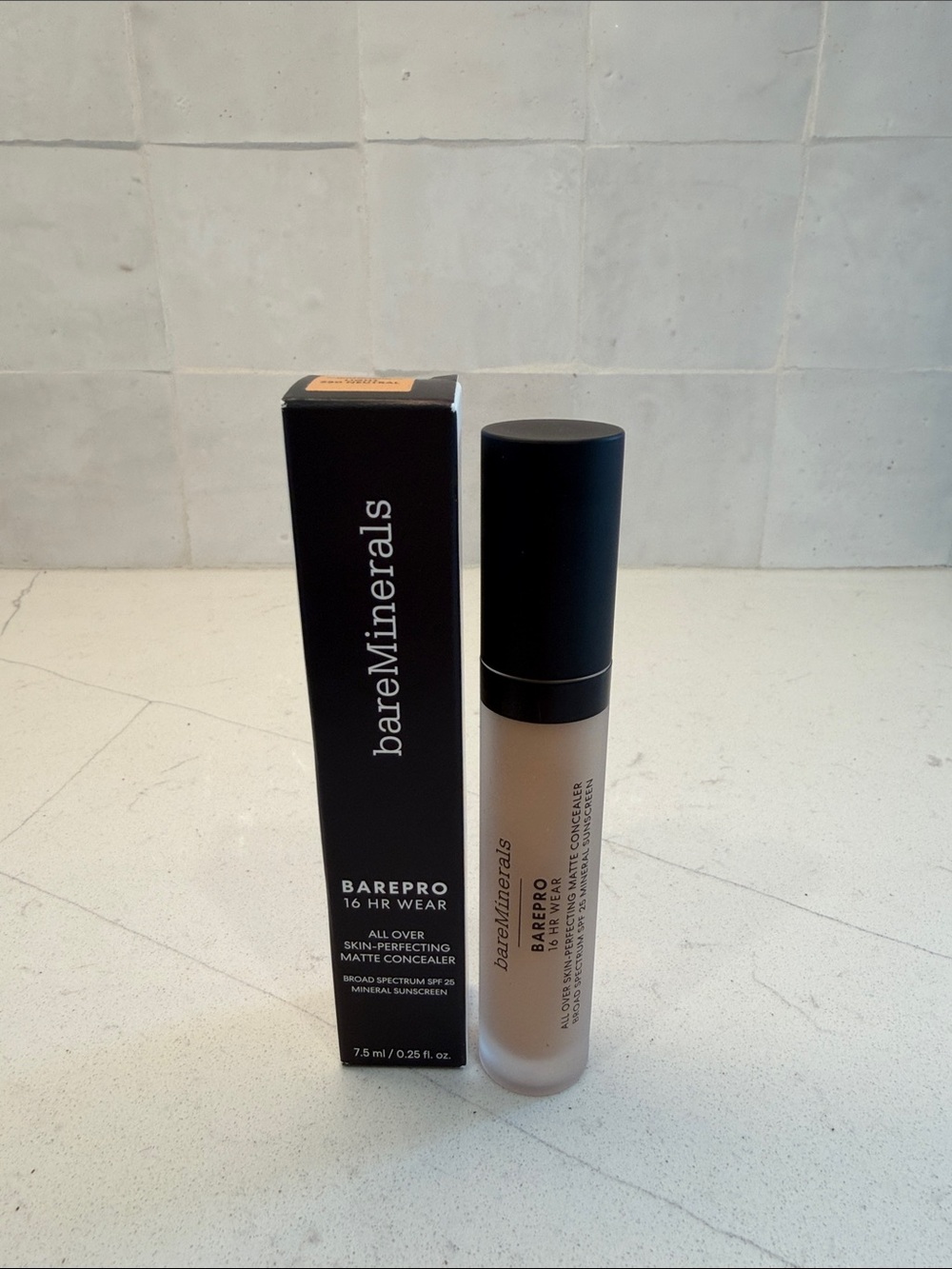 Bareminerals Barepro 16 hr wear skin-perfecting Matte concealer- light 250 neut